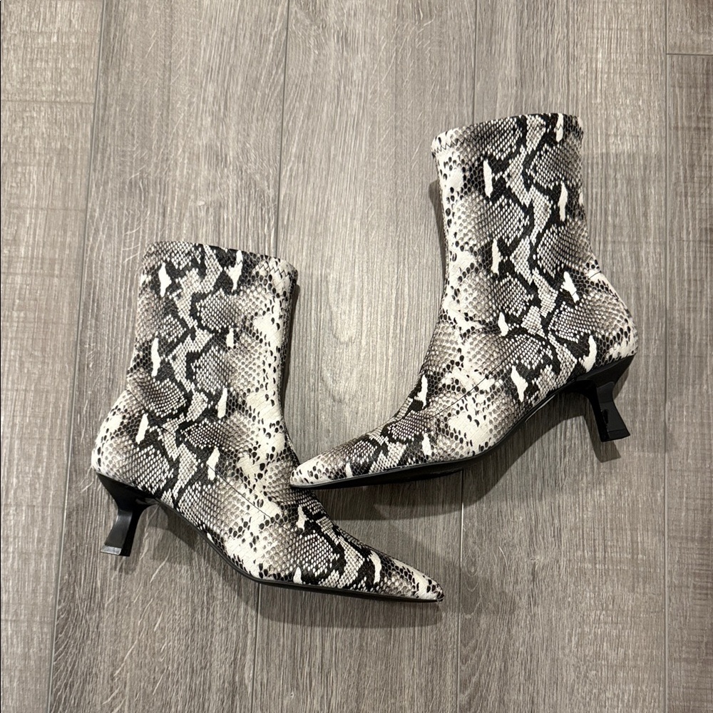 Posh Abound Faux Snakeskin Ankle Booties | Size 6.5 | Never Worn - Picture 3 of 8
